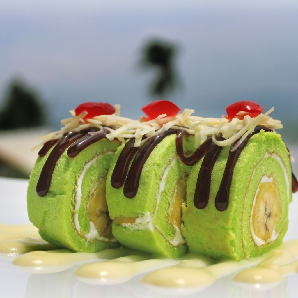 Рулет с бананом и сгущенкой