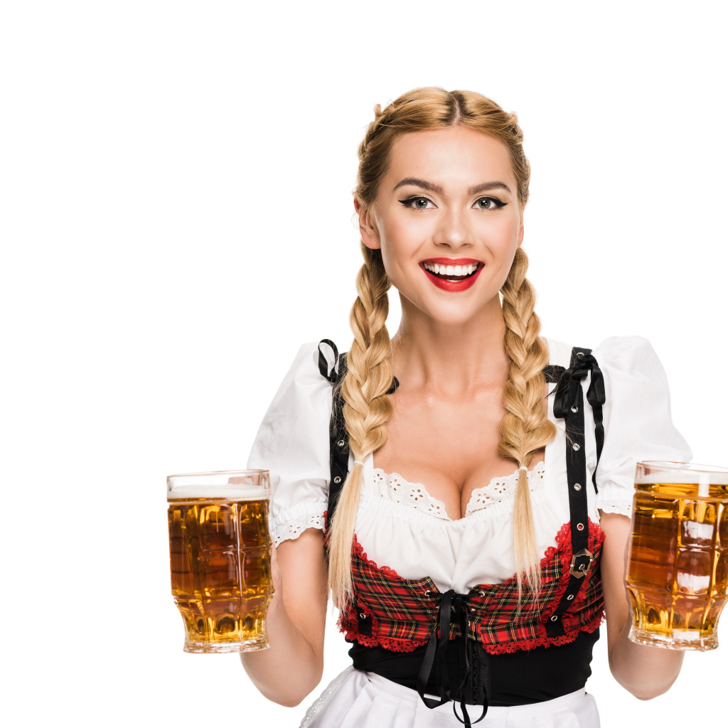 Красивая немка с пивом на белом фоне