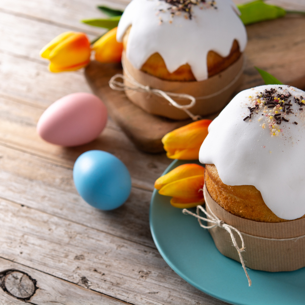 Традиционные пасхальные угощения на столе