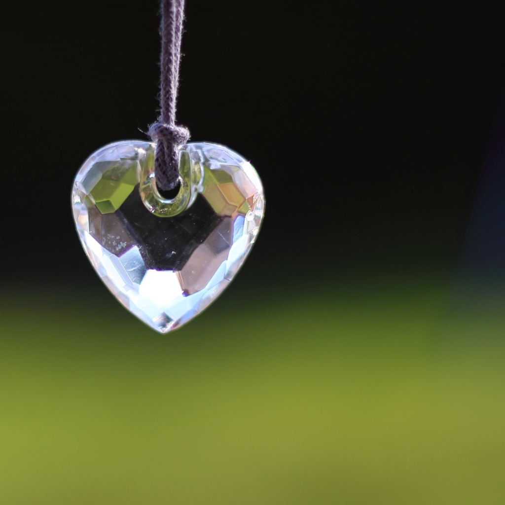 Хрустальное сердце на веревке
