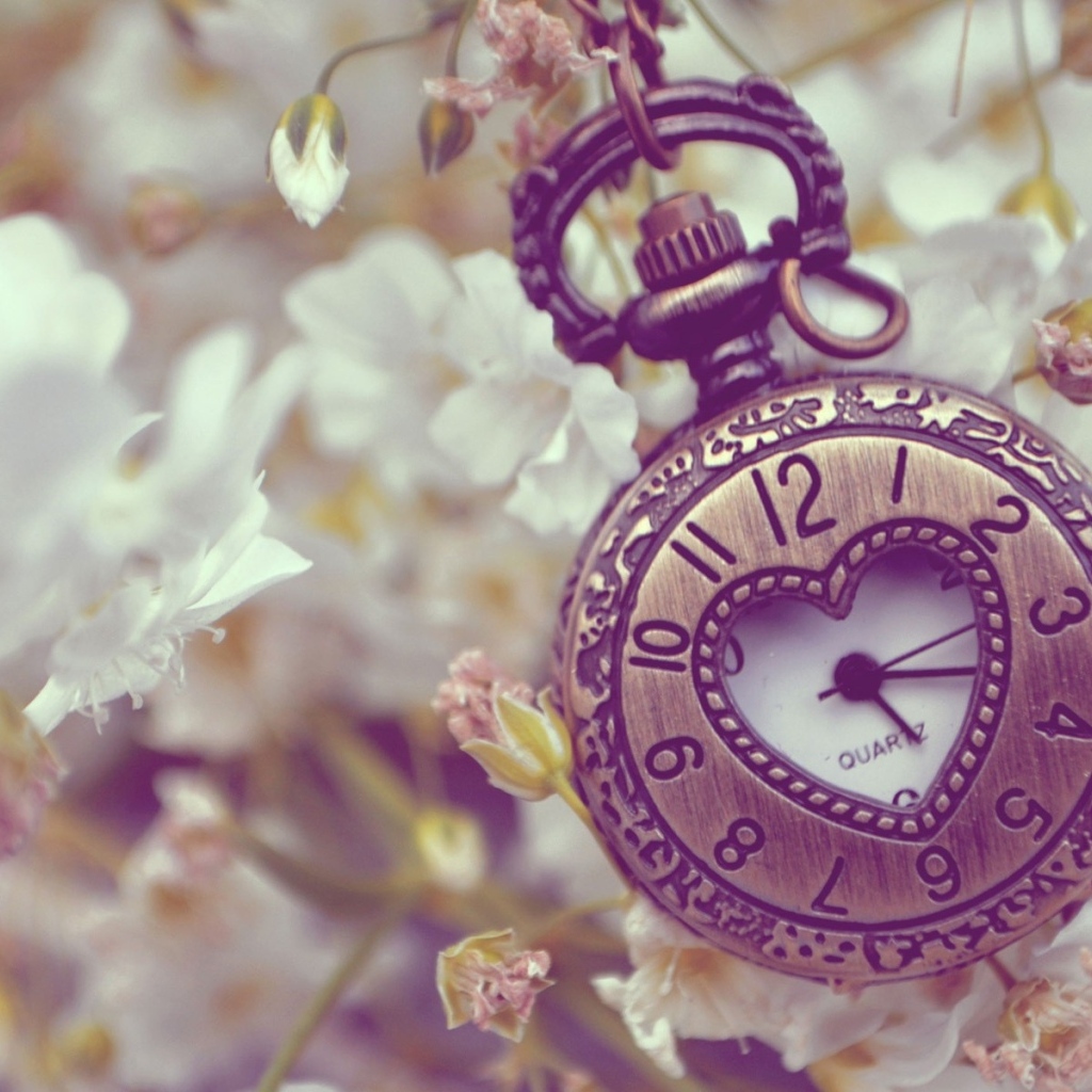 Карманные часы с вырезом в форме сердца