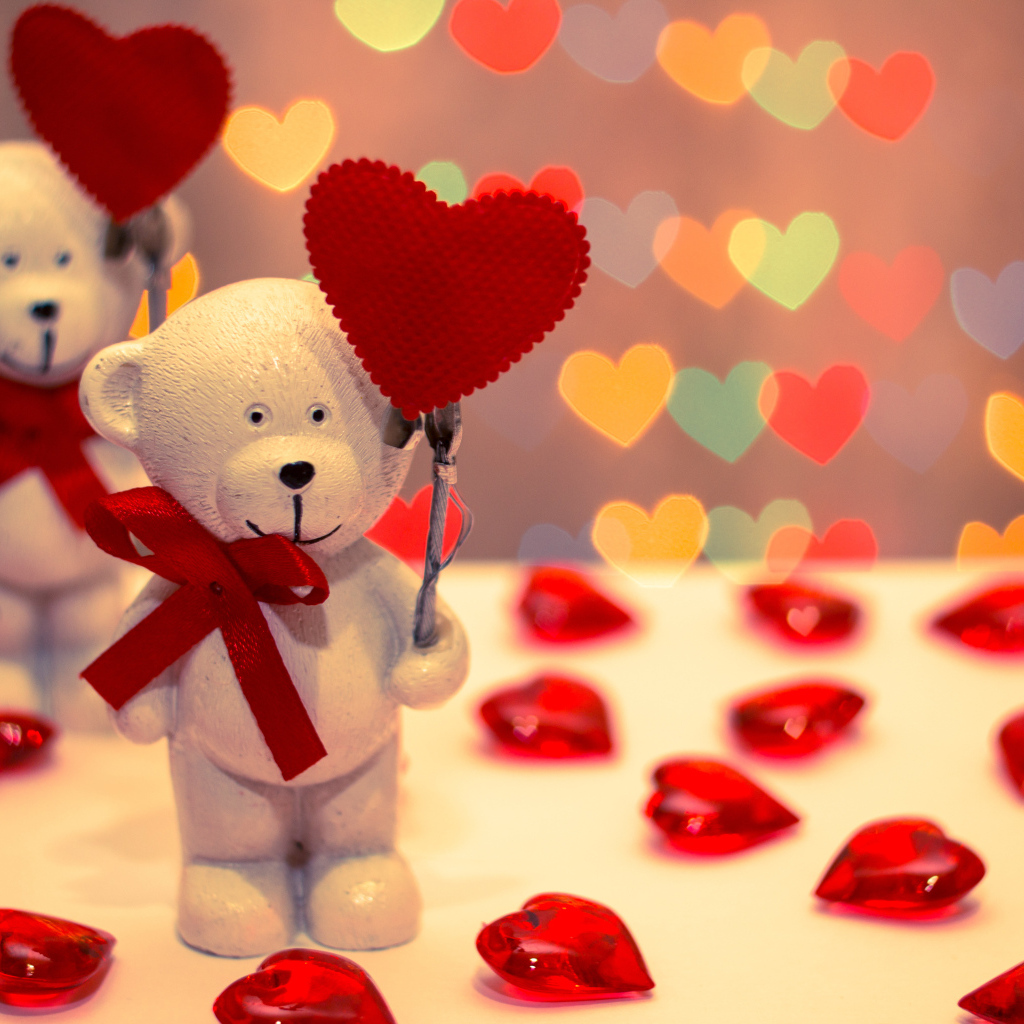 Статуэтки мишки с красными сердечками
