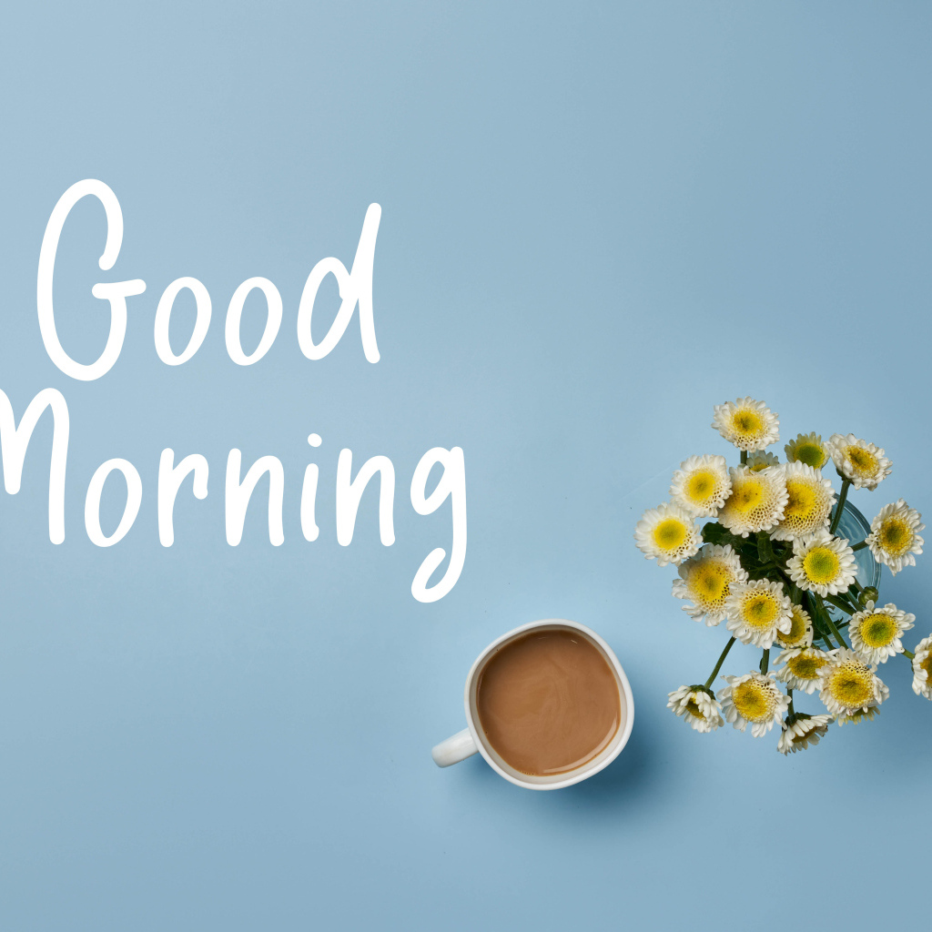 Букет цветов и кофе с пожеланием доброго утра на сером фоне