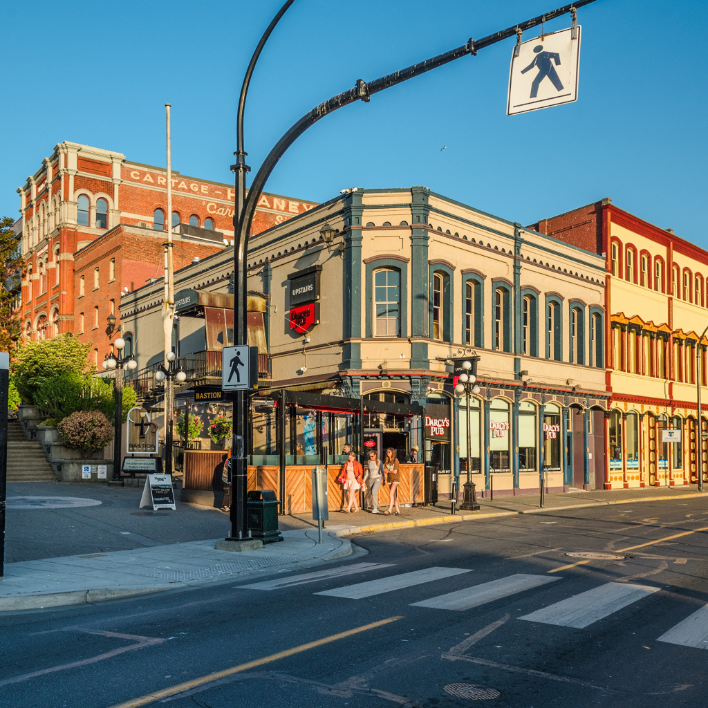 Красивые дома в лучах солнца, Канада 