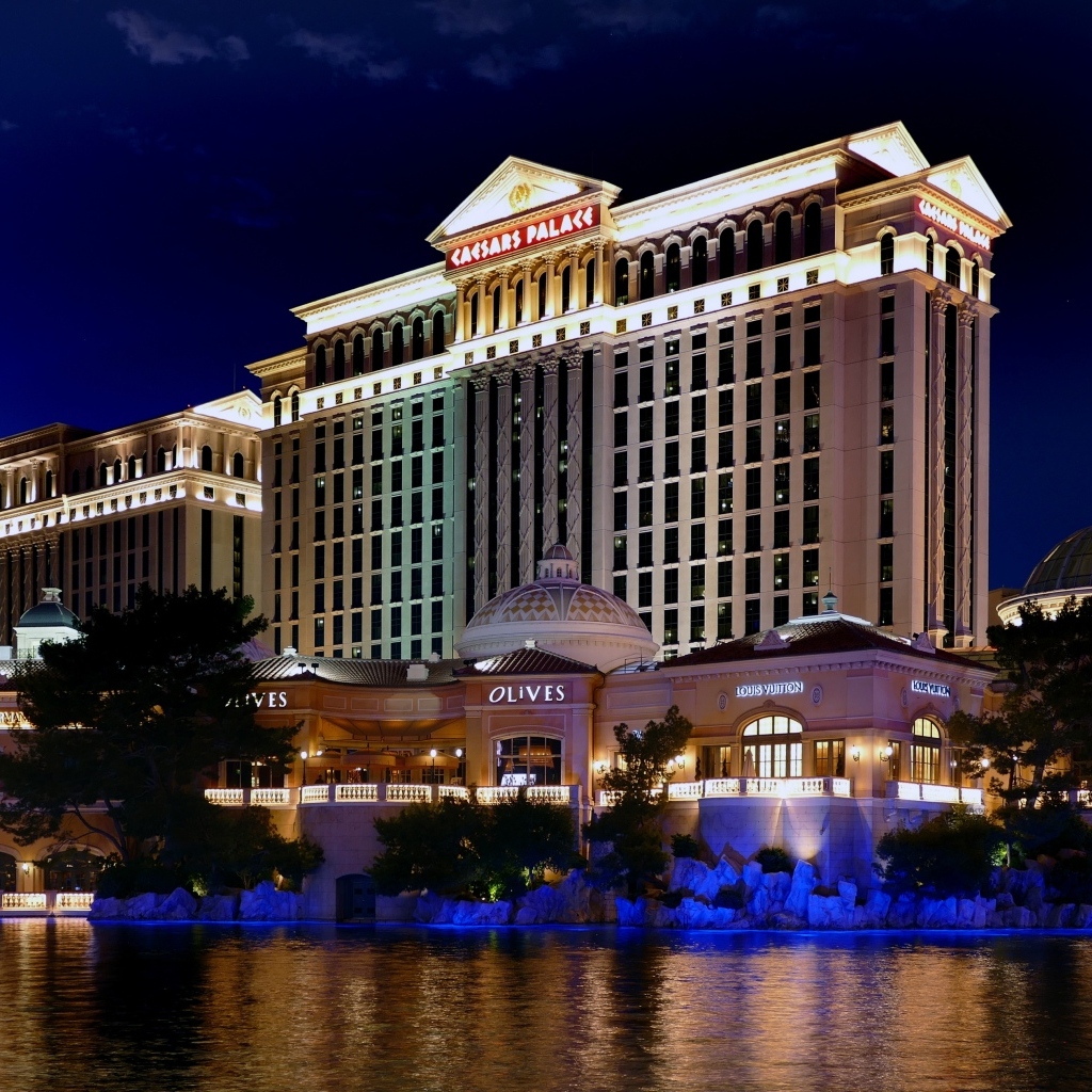 Здание Caesars Palace у воды, Лас-Вегас США