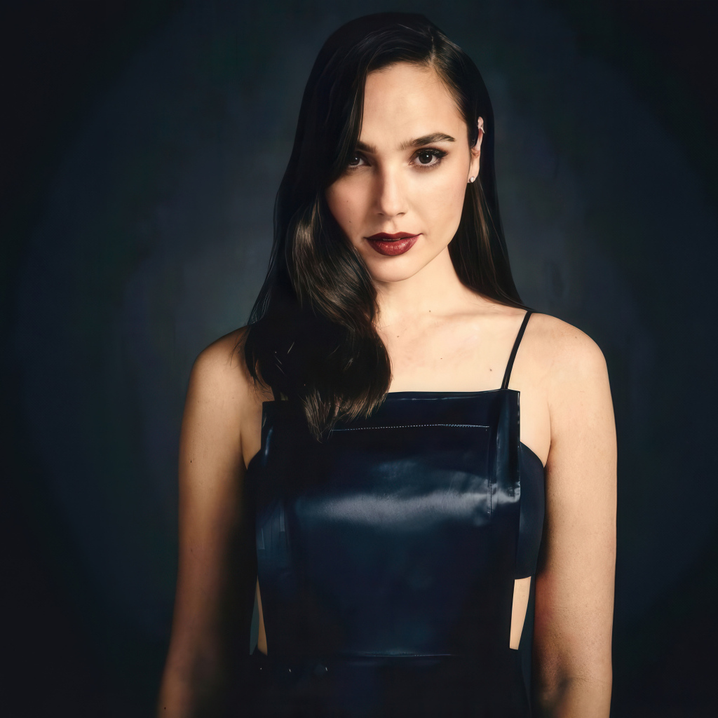 Эффектная брюнетка израильская актриса Галь Гадот