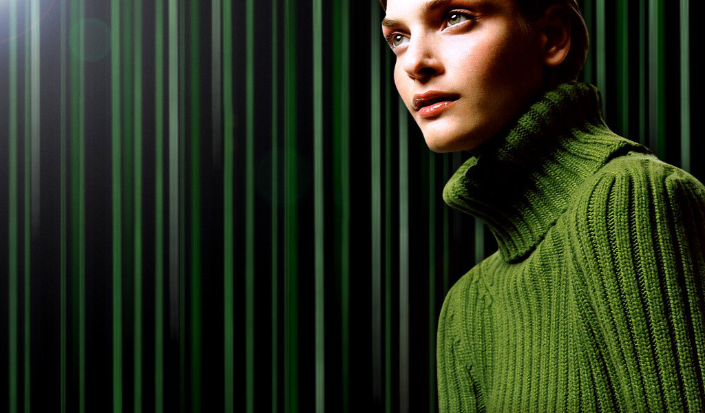 Девушка в зеленом свитере