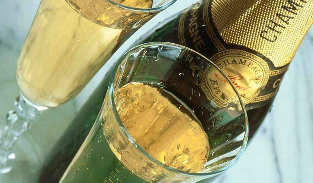 Шампанское в бокалах