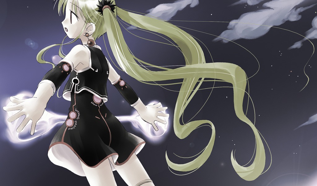 симпатичная девочка в черном платье