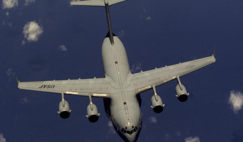 Четырех моторный самолет