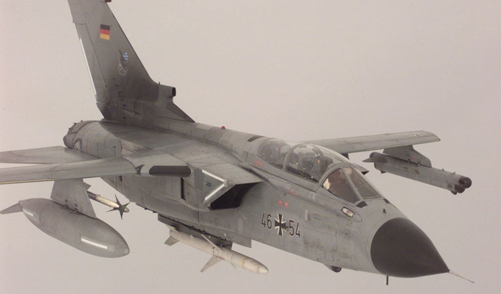 Реактивный самолет в тумане