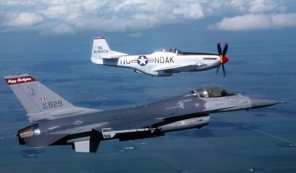 Моторный и реактивный самолёты