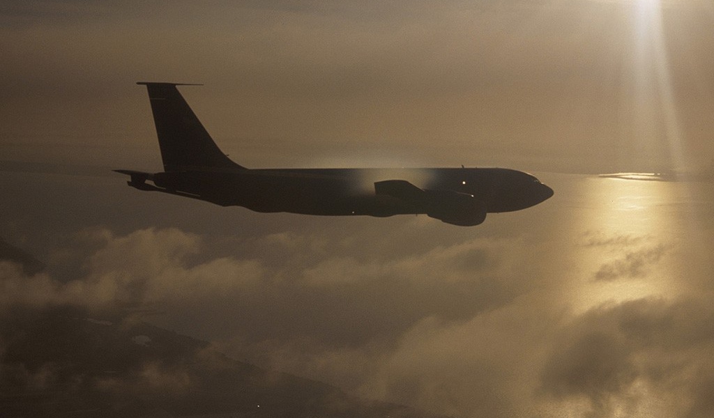 Самолет в облаках