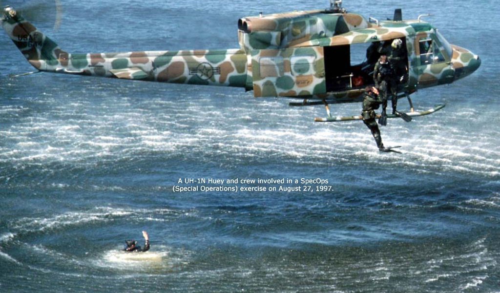 Спасательный вертолет