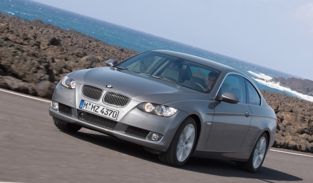 BMW 335i Купе вид спереди