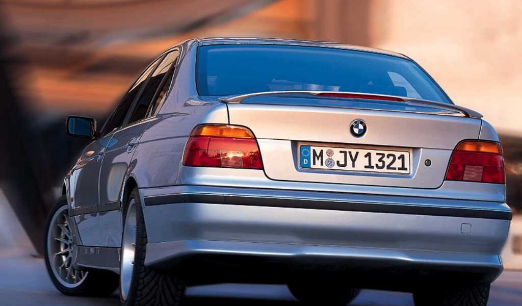 BMW 528i в городе