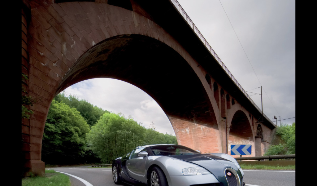 Veyron под мостом