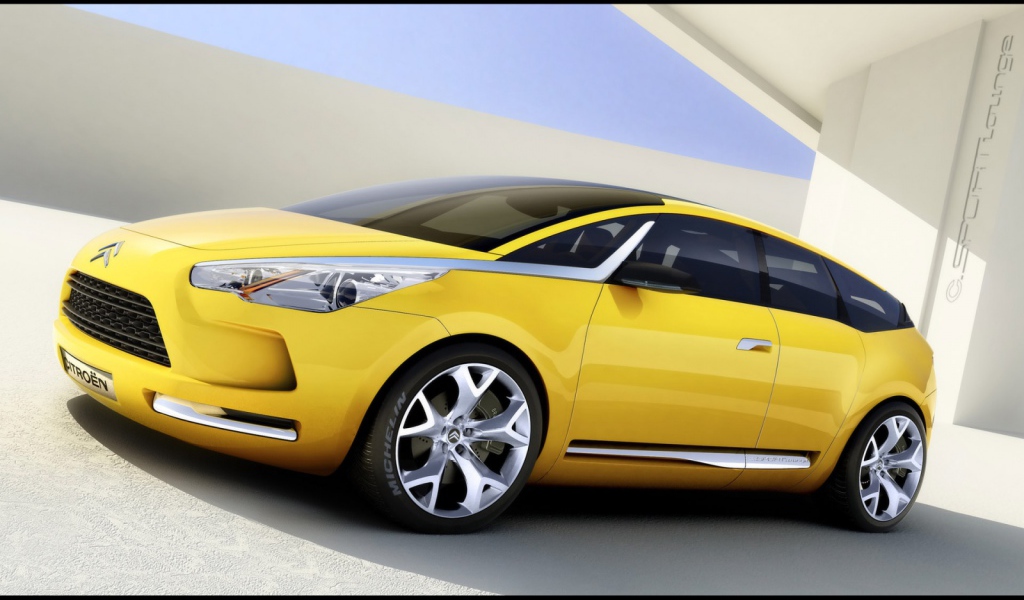 Желтый Citroen 2005