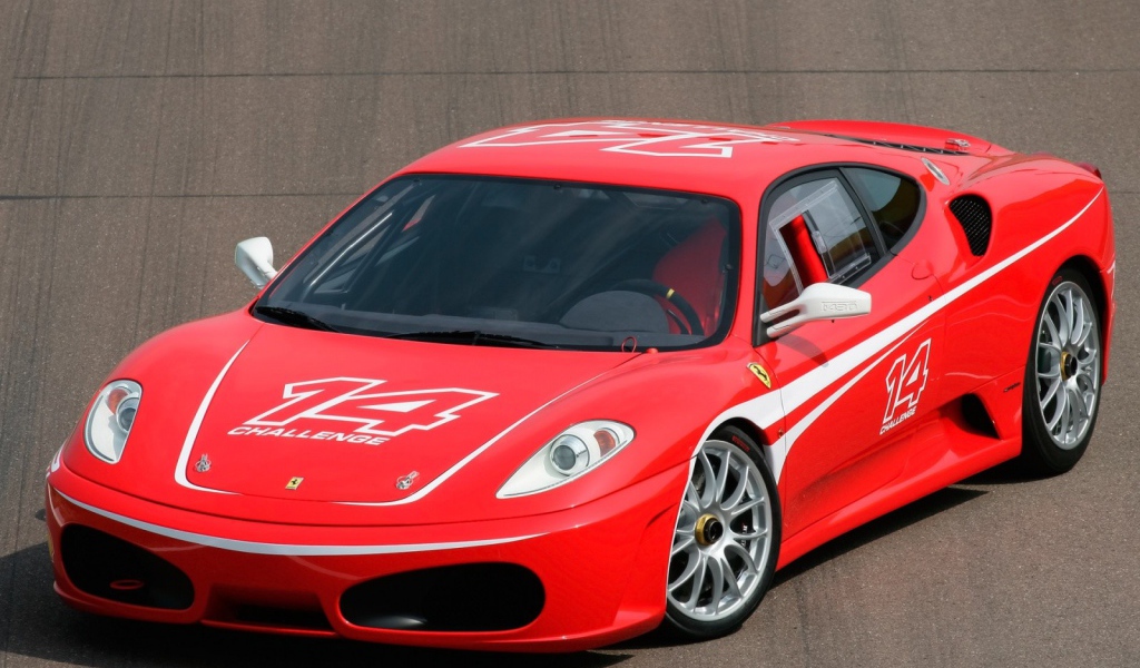 Красный спортивный автомобиль Ferrari