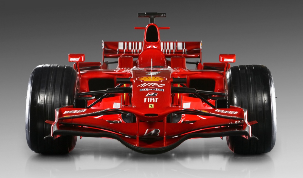 Красный F2008 вид спереди