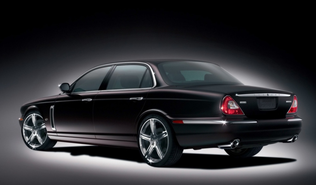 Мощный Jaguar V8