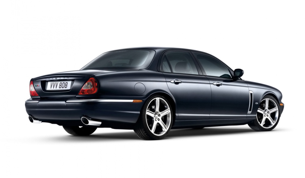 Jaguar XJR вид сзади
