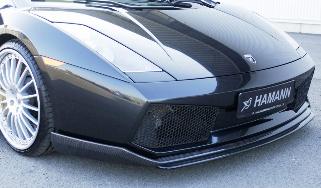 Lamborghini вид спереди