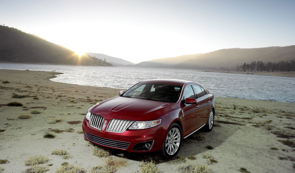 Lincoln на берегу озера