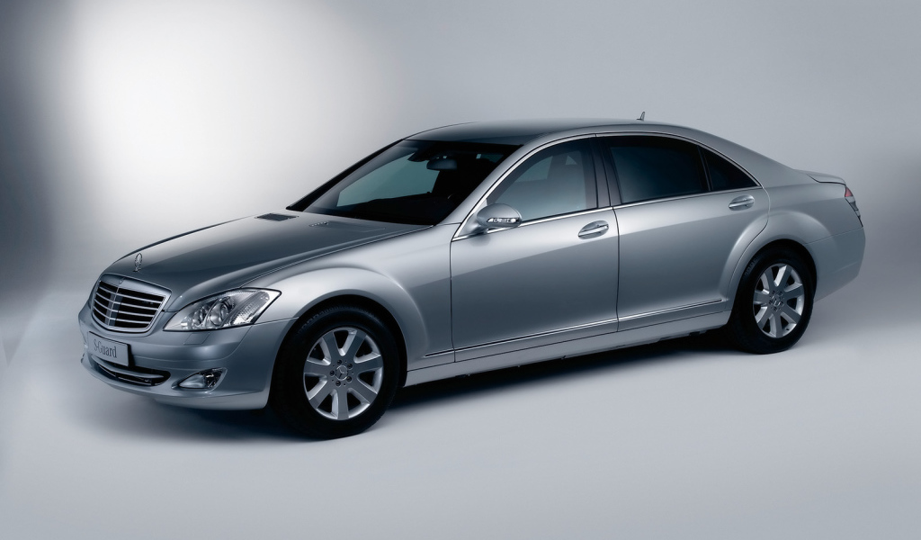 Бронированный Mercedes S600 - пули летят мимо