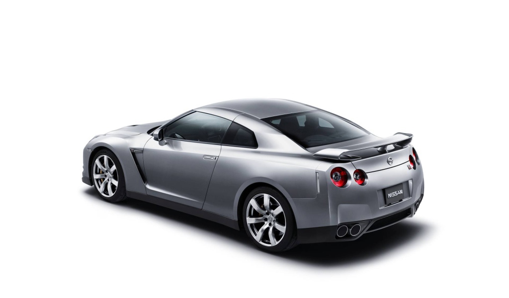 Nissan вид сзади