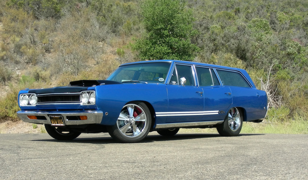 Старый Plymouth 1968 года