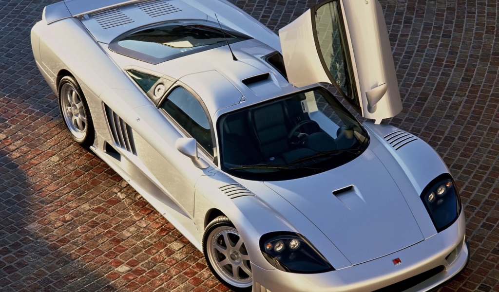 Серебрянный Saleen S7