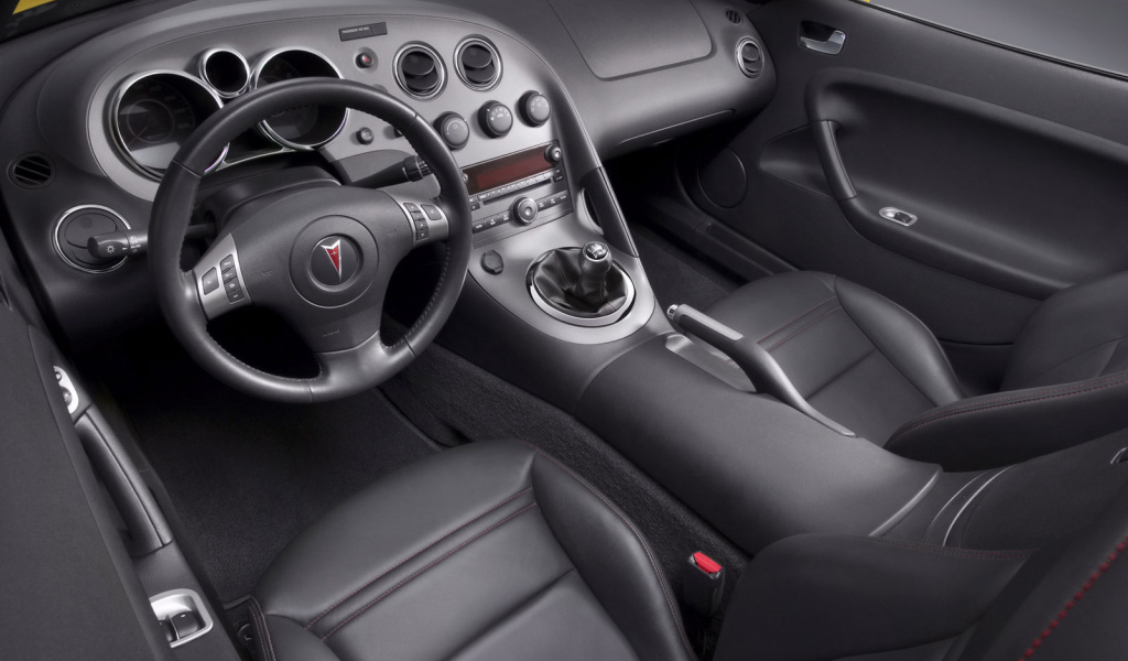 Салон машины Pontiac Solstic