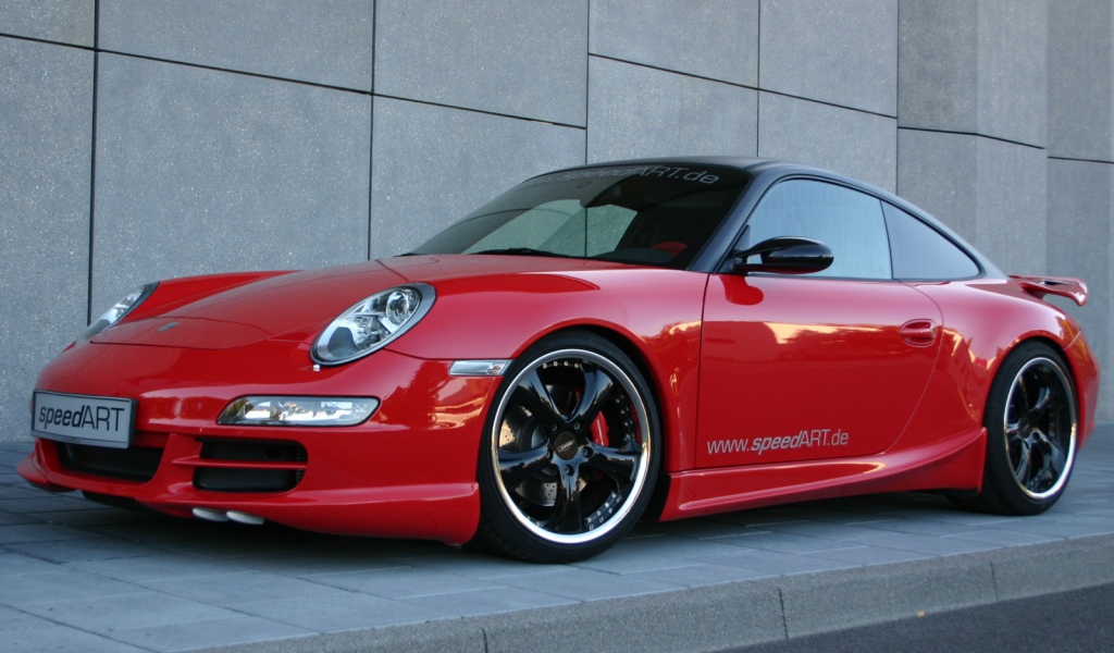 Красный Porsche