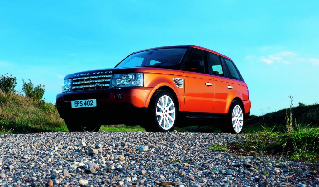 Range Rover на грунтовке