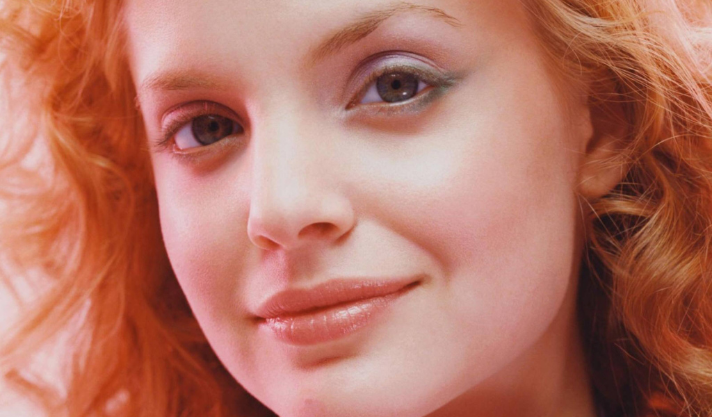 Мена Сувари / Mena Suvari