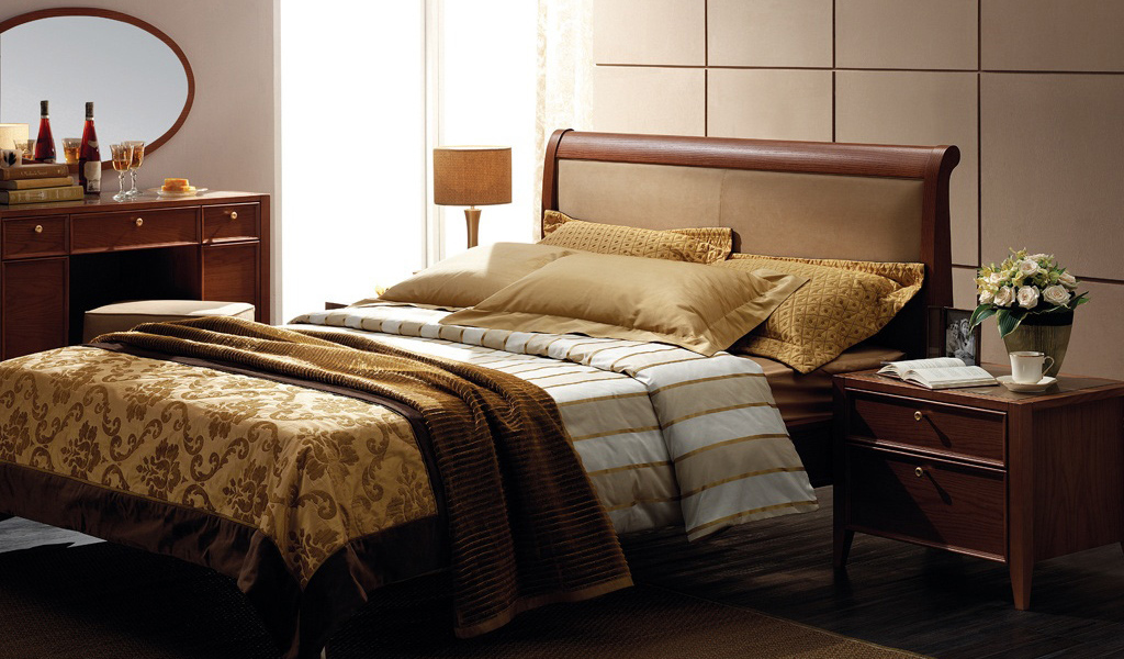 Классическая двуспальная кровать