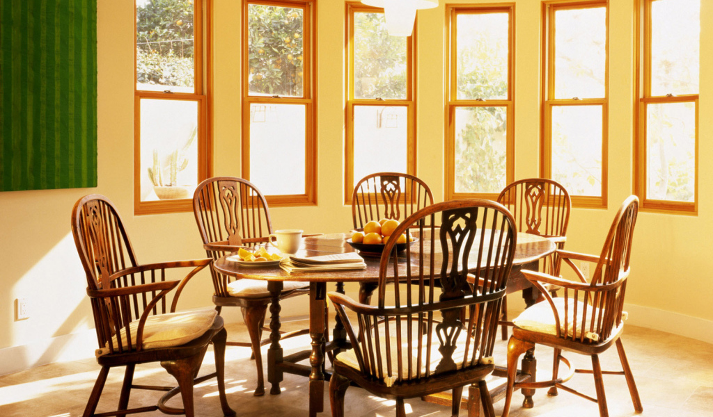 Столовая с хорошим освещением