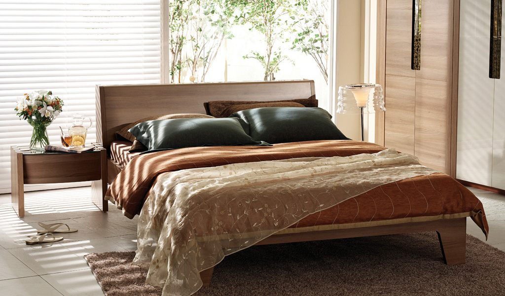 Стильная двуспальная кровать
