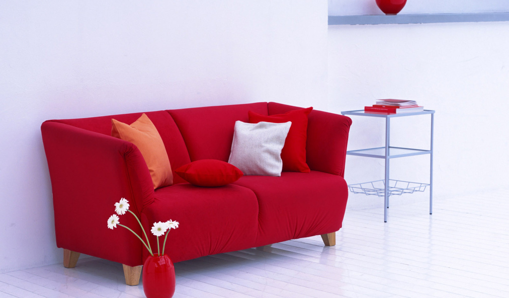 Красный диван