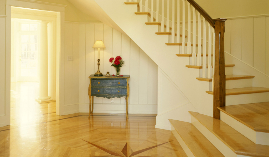 Комната с выходом на лестницу