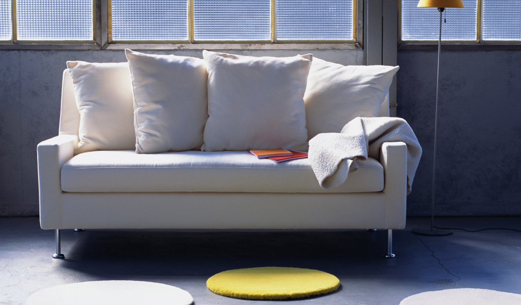 Небольшой диван