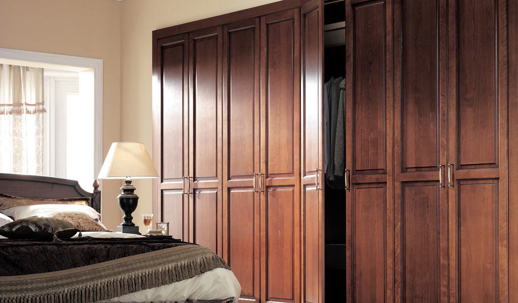 Стильная двуспальная кровать