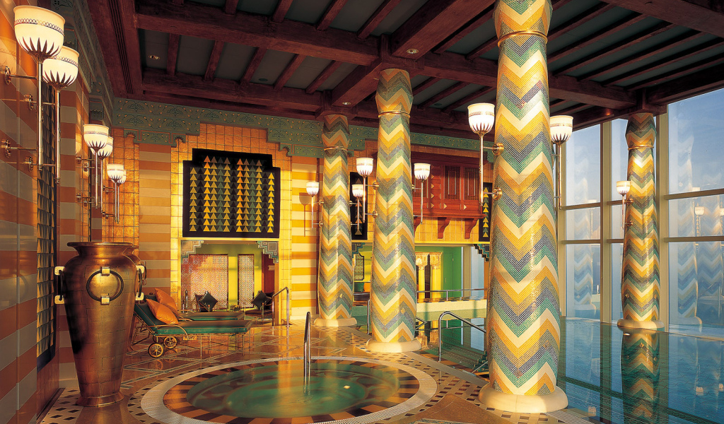 Интерьер бассейна