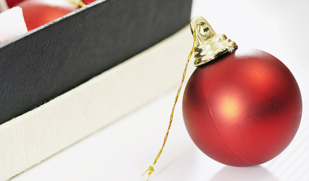 Украшение елки на Новый Год