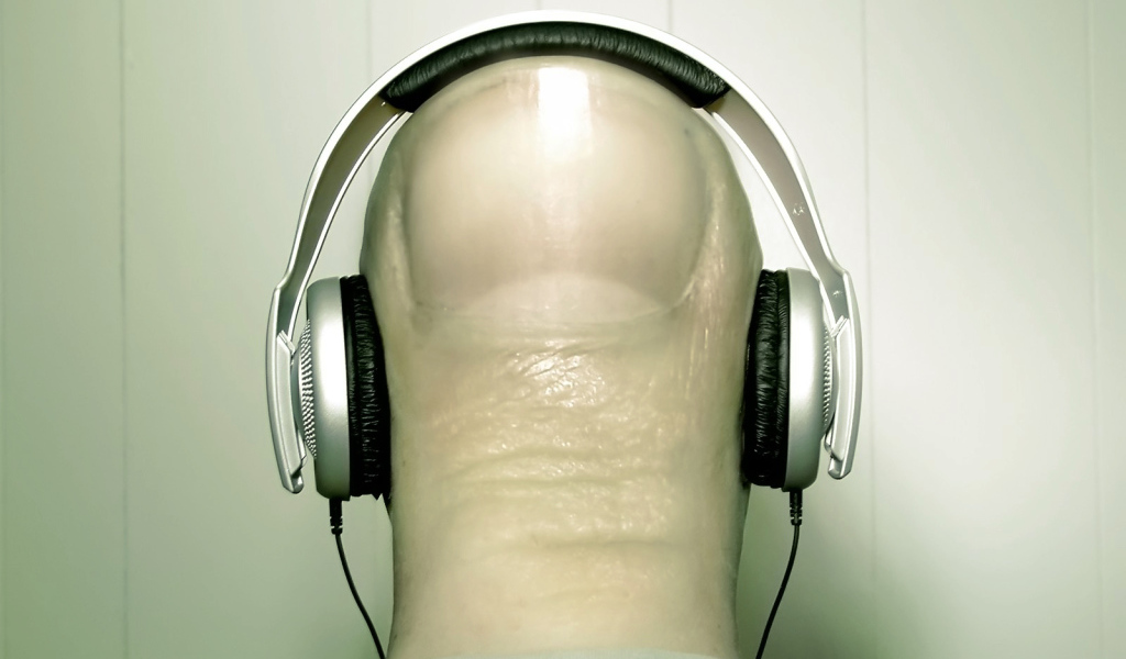 Наушники на голове пальце