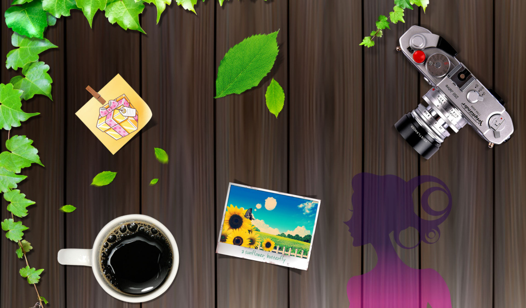 Фотоаппарат на рабочем столе