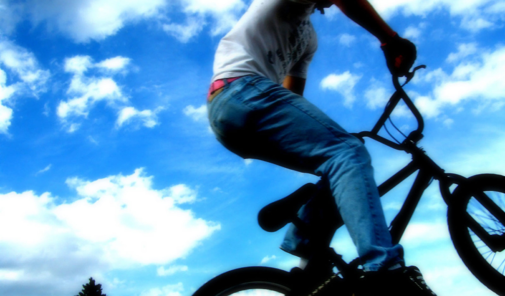 Скачок с велосипедом