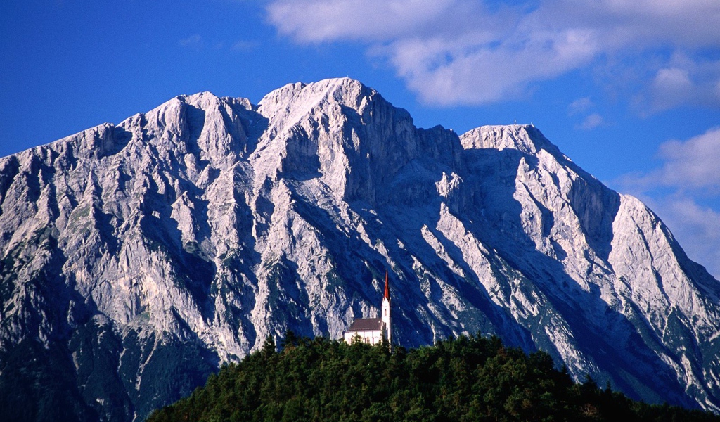 Церковь и гора Griesspitzen, Тироль