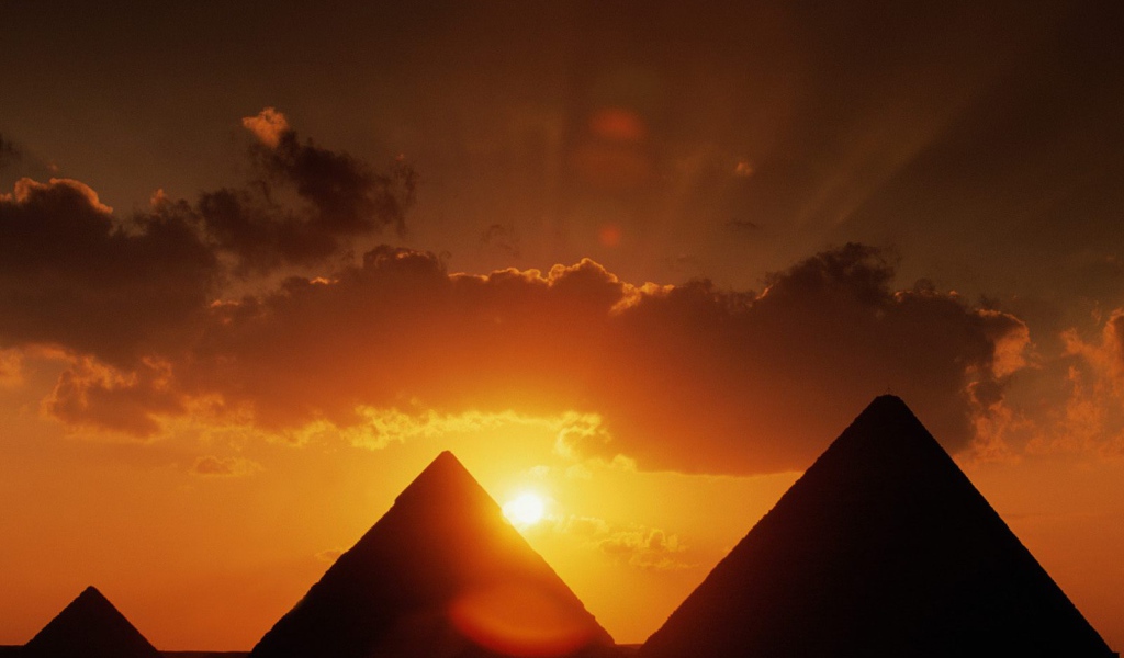 Пирамиды на закате